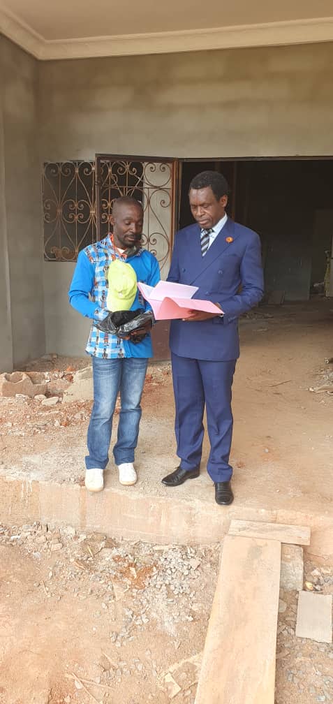 Visite du chantier de l’hôtel de ville de Fongo-Tongo : les travaux avancent avec satisfaction