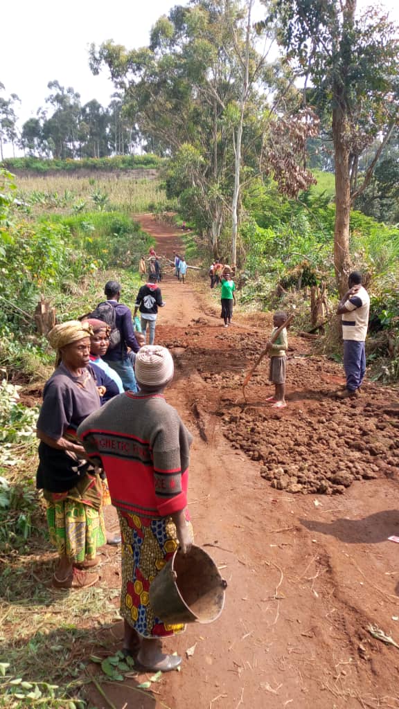 Aménagement des routes à Fongo-Tongo : Deux universitaires chaussent les bottes et emboîtent le pas au Maire