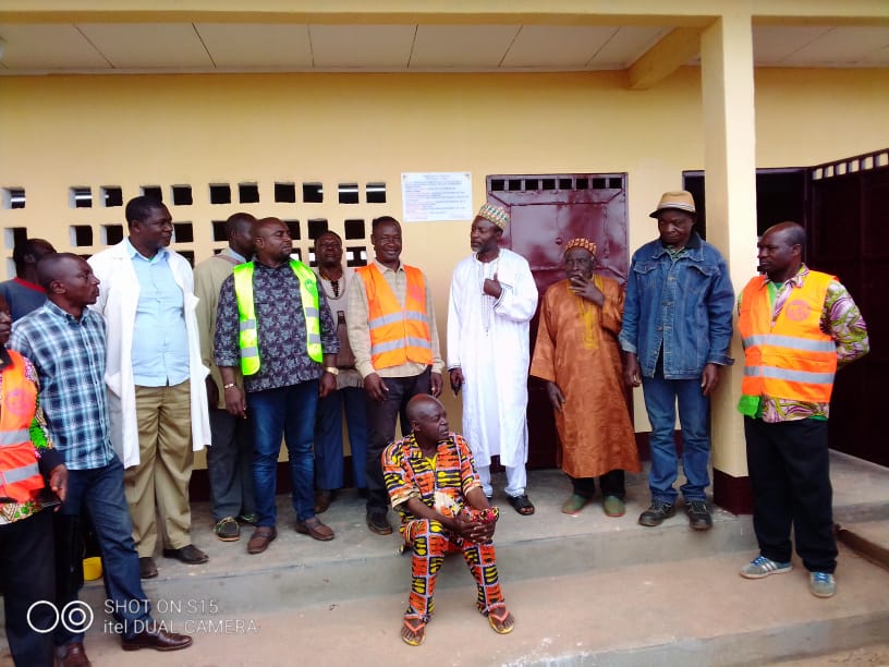 Amélioration des infrastructures scolaires à Fongo-Tongo : le patrimoine de la commune s’enrichit d’un bâtiment de deux salles de classe flambant neuf grâce à la diligence du Maire Paul Dongue de Fongo-Tongo