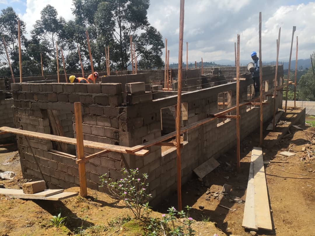 Construction d’un bloc opératoire au centre médical d’Arrondissement de Fongo-Tongo : les travaux avancent