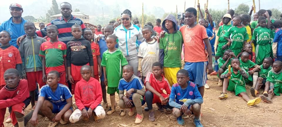 Célébration de la fête de la Jeunesse au Cameroun : la Jeunesse Fongo-Tongo vibre au rythme du sport et des activités socioculturelles.